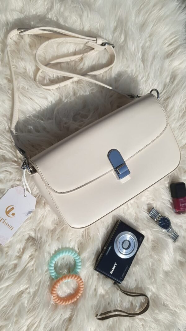 Larissa Classic Shoulder Bag